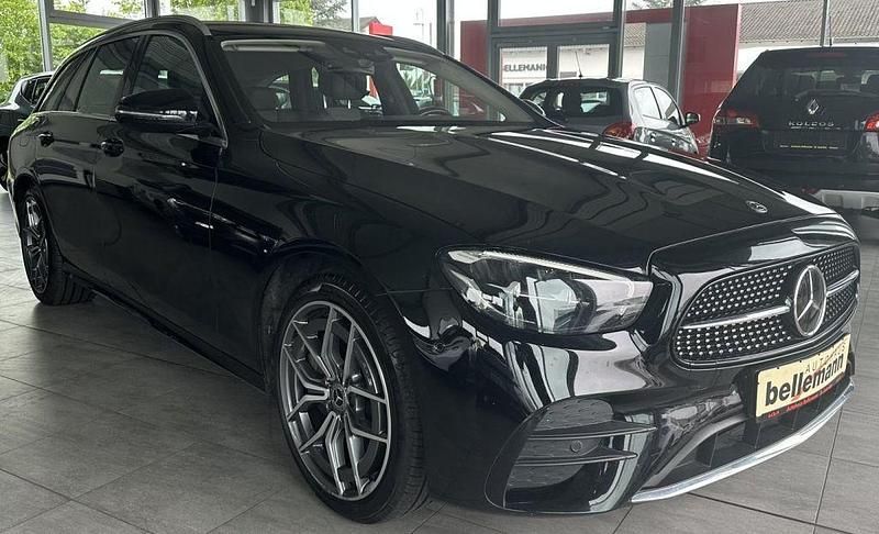 Schwarz Gebraucht 2020 Mercedes E400 AMG line Kombi | 36.490 € (Fairer Preis) - Bild 1/4