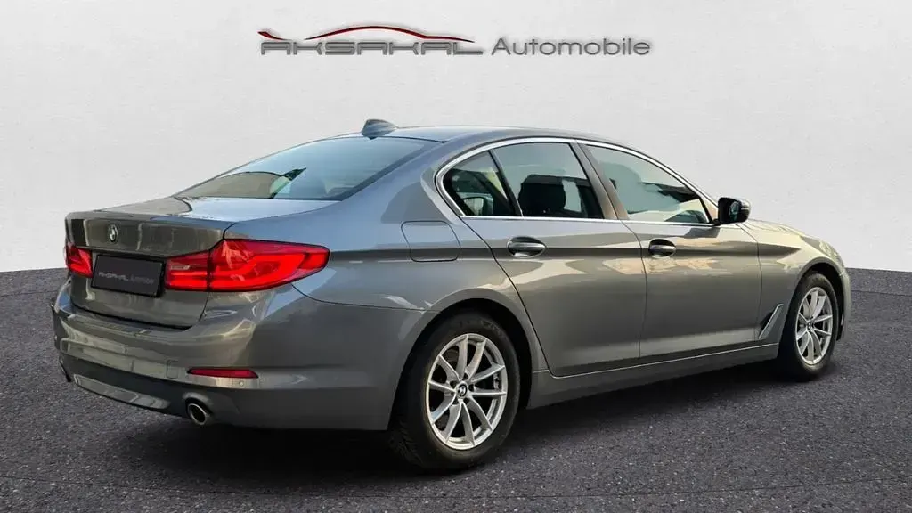 Gebraucht BMW 518 Performance 190 PS (139 kW) 2019 Grau Limousine