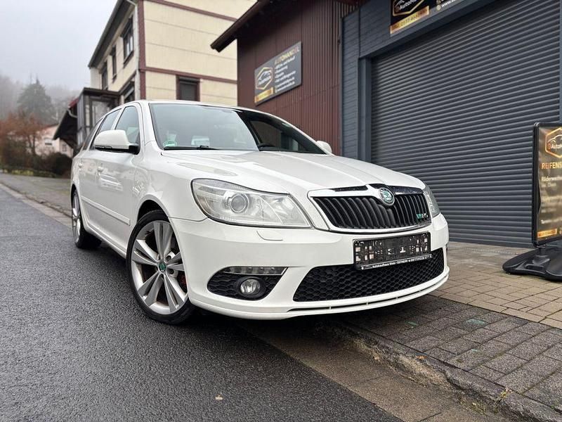 Weiß Gebraucht 2012 Skoda Octavia RS Kombi | 4.300 € (Guter Preis) - Bild 1/4