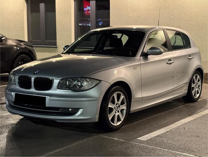 Silber Gebraucht 2010 BMW 118 Kleinwagen | 2.900 € (Superpreis) - Bild 1/4