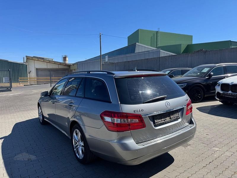 Gebraucht Mercedes E220 170 PS (125 kW) 2010 Silber Kombi