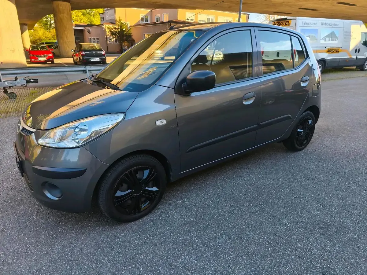 Gebraucht Hyundai i10 67 PS (49 kW) 2010 Grau Kleinwagen