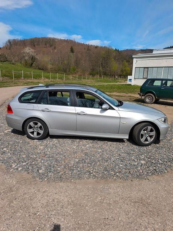 Gebraucht BMW 320 163 PS (119 kW) 2007 Silber Kombi