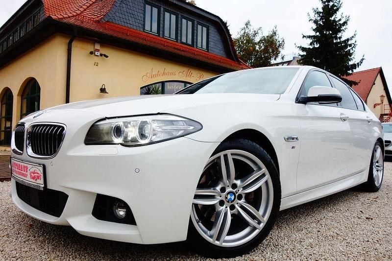 Alpinweiss iii Gebraucht 2014 BMW 520 Performance Limousine | 21.800 € - Bild 1/4