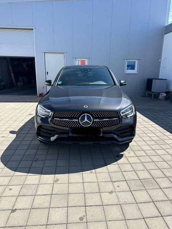 Grau Gebraucht 2020 Mercedes GLC300e Coupé | 44.000 € (Fairer Preis) - Bild 1/4
