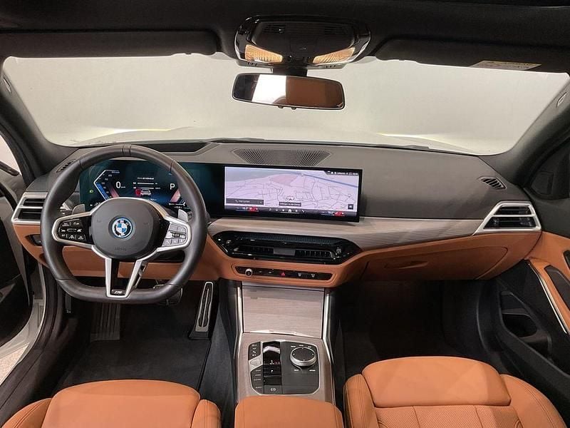 Gebraucht BMW 330e M Sport 292 PS (214 kW) 2025 Alpinweiß uni Kombi