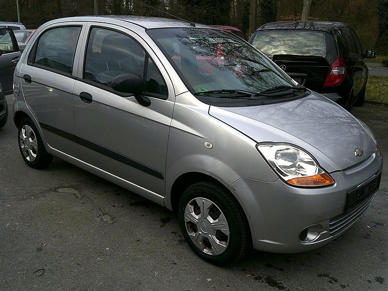 Poly silver (metallic) Gebraucht 2009 Chevrolet Matiz Kleinwagen | 1.790 € (Fairer Preis) - Bild 1/4