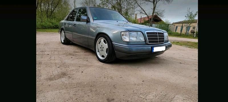 Gebraucht Mercedes E300 220 PS (161 kW) 1992 Grau Limousine