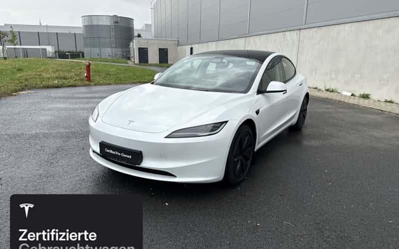 Weiß Gebraucht 2024 Tesla Model 3 Long Range RWD Limousine | 43.700 € (Etwas zu teuer) - Bild 1/4