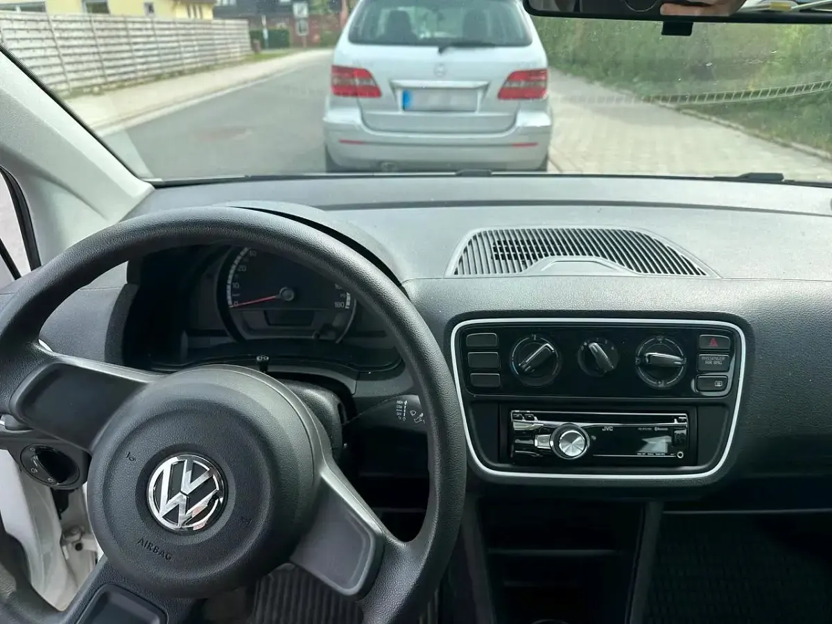 Używany VW up! 65 KM (47 kW) 2012 Biały Hatchback
