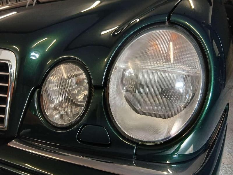 Gebraucht Mercedes E230 Avantgarde 150 PS (110 kW) 1997 Amazonit Limousine