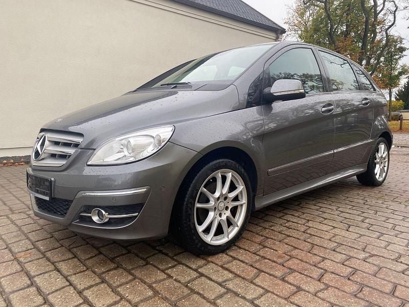 Grau Gebraucht 2008 Mercedes B200 Sport Van / Kleinbus | 2.990 € (Guter Preis) - Bild 1/4