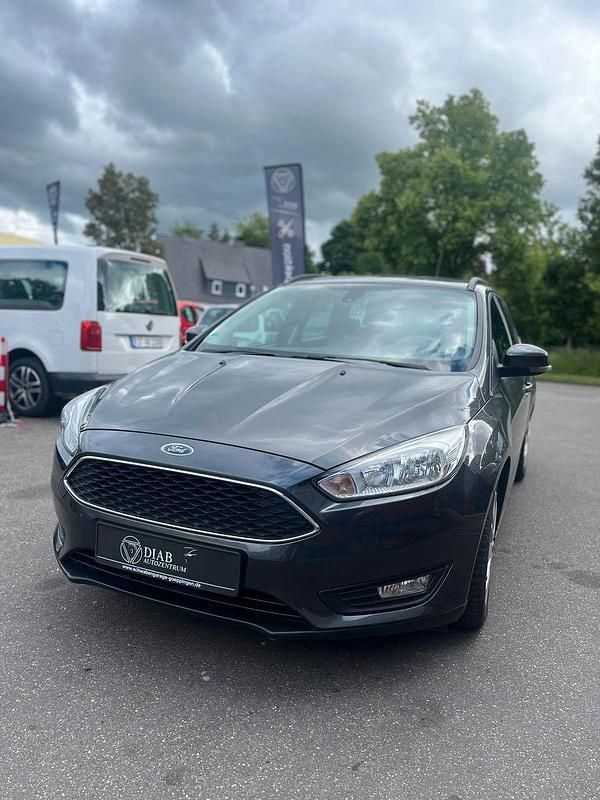 Grau Gebraucht 2016 Ford Focus Trend Kombi | 6.900 € (Fairer Preis) - Bild 1/4