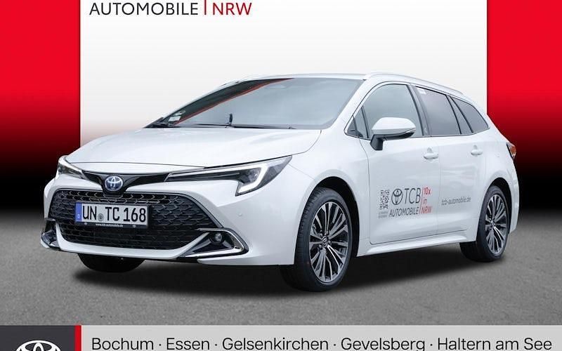 Weiß Gebraucht 2024 Toyota Corolla Team Limousine | 33.189 € (Teuer) - Bild 1/4