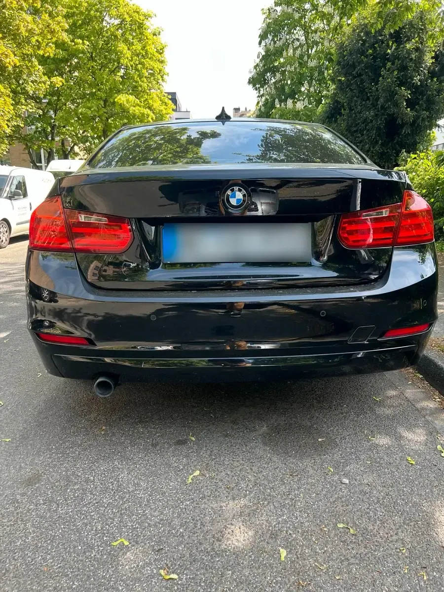 Second-hand BMW 320 184 CP (135 kW) 2012 Negru Berlinǎ