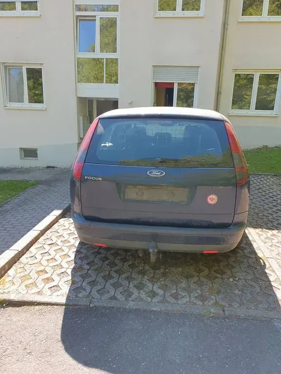 Usado Ford Focus Ghia 116 CV (85 kW) 2006 Azul Berlina
