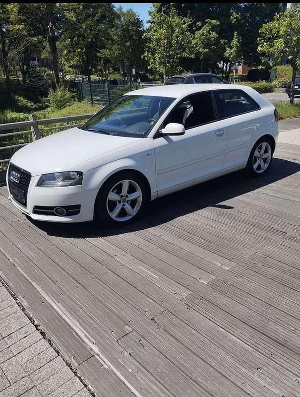 Weiß Gebraucht 2010 Audi A3 Attraction Limousine | 2.850 € (Superpreis) - Bild 1/4