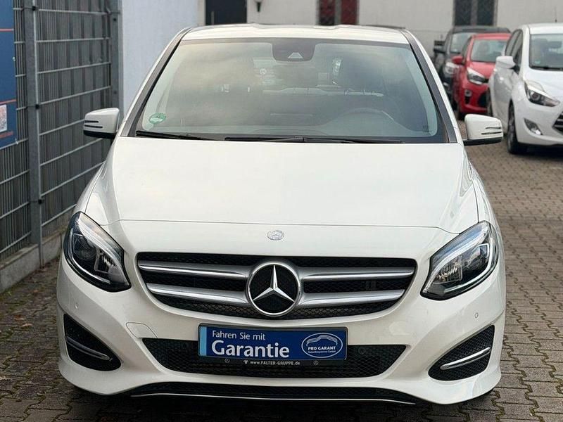 Gebraucht Mercedes B180 122 PS (89 kW) 2016 Weiß Van / Kleinbus