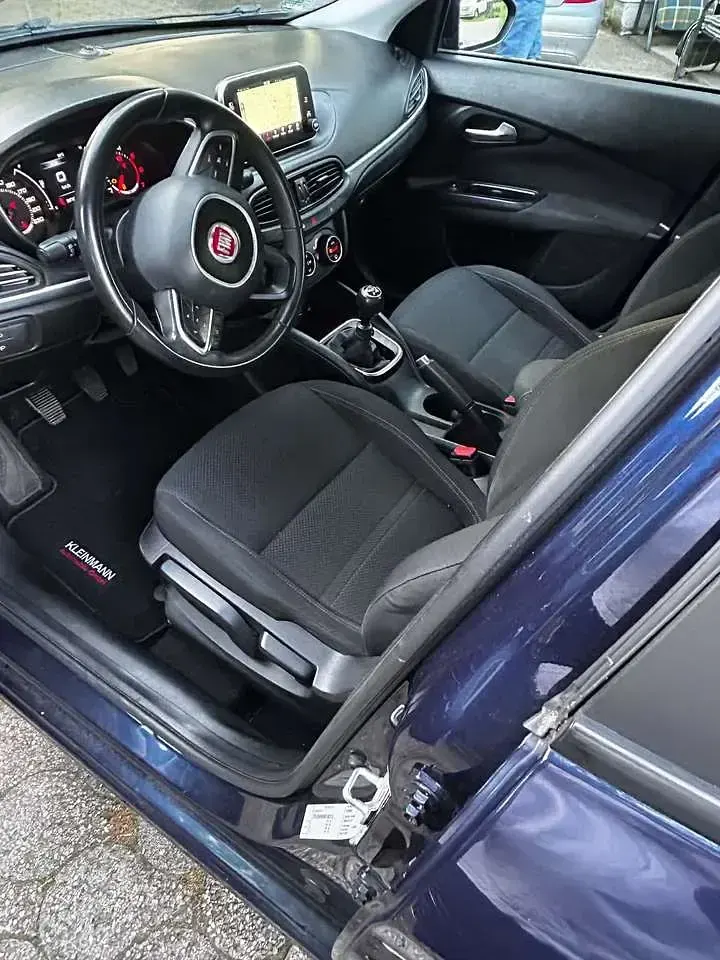 Gebraucht Fiat Tipo Easy 120 PS (88 kW) 2017 Blau Limousine