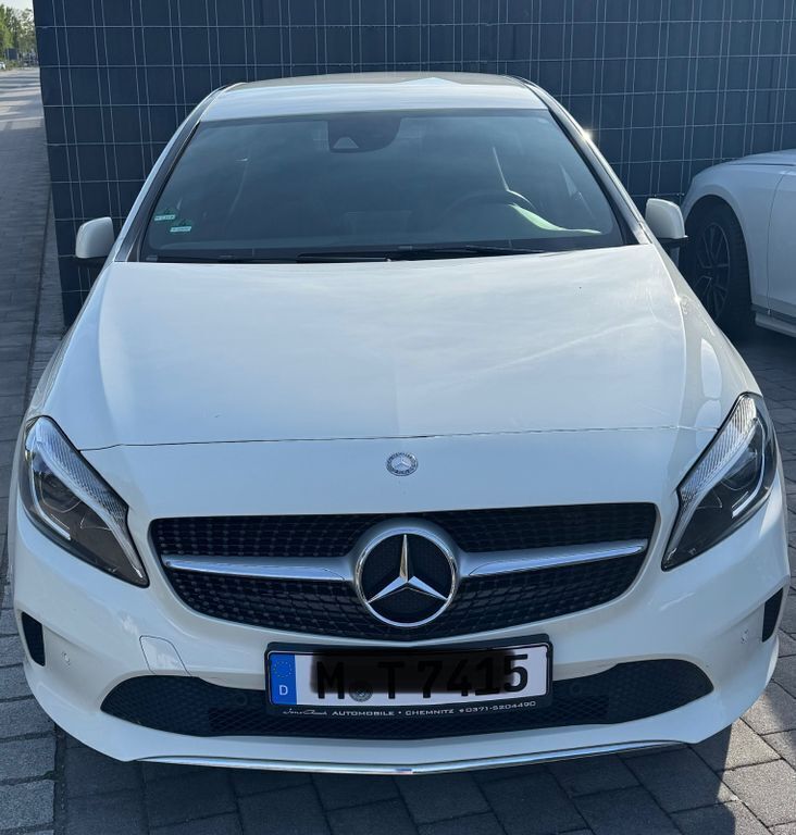 Weiß Gebraucht 2017 Mercedes A200 Urban Limousine | 10.500 € (Superpreis) - Bild 1/4