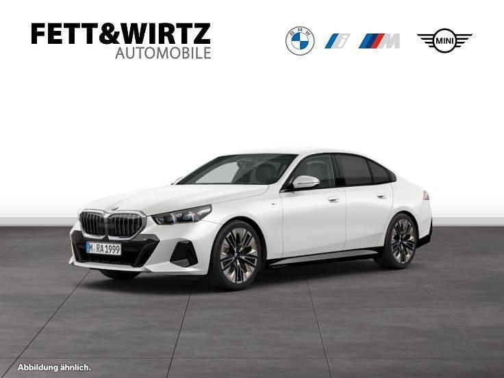 Gebraucht BMW 520 M Sport 197 PS (144 kW) 2025 Mineralweiß metallic metallic Limousine
