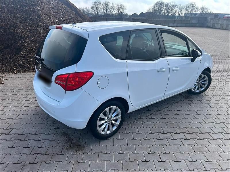 Gebraucht Opel Meriva 100 PS (73 kW) 2012 Weiß Van / Kleinbus