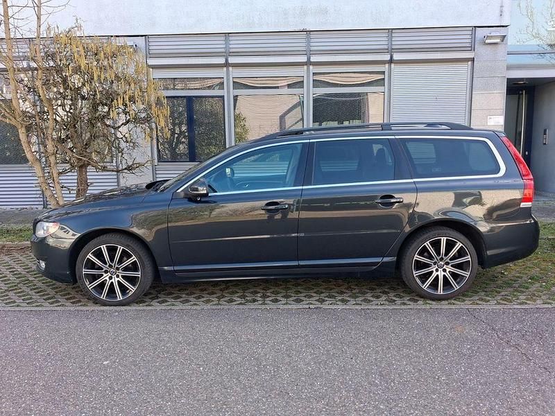 Gebraucht Volvo V70 Momentum 181 PS (133 kW) 2014 Grau Kombi