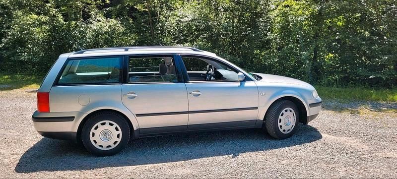 Gebraucht VW Passat 125 PS (91 kW) 1999 Silber Kombi