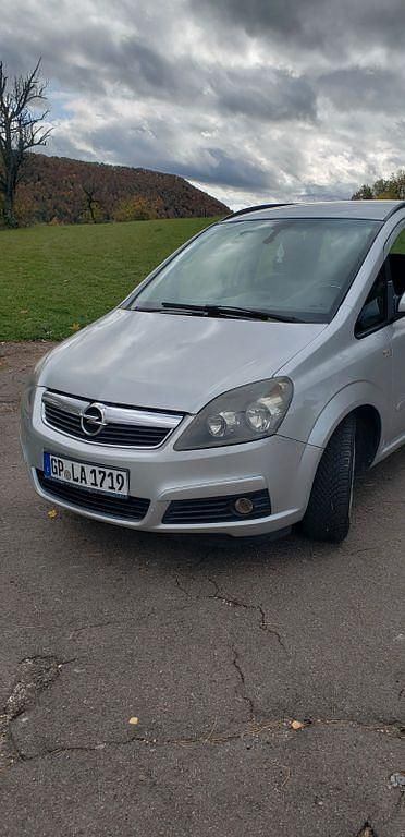 Silber Gebraucht 2008 Opel Zafira Selection Van / Kleinbus | 3.990 € (Etwas zu teuer) - Bild 1/4