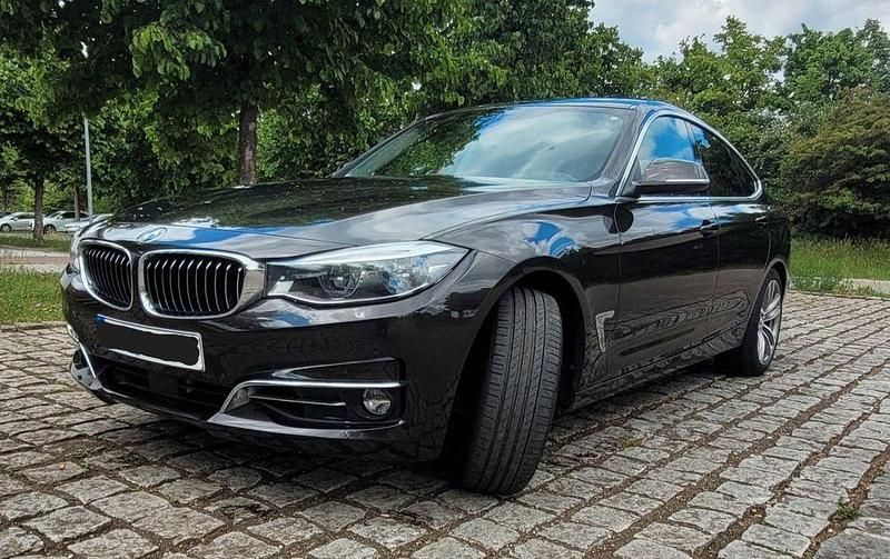 Braun Gebraucht 2017 BMW 330 Gran Turismo Luxury Line Limousine | 19.900 € (Fairer Preis) - Bild 1/4