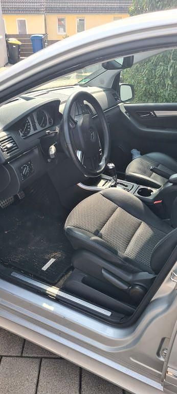 Gebraucht Mercedes B180 116 PS (85 kW) 2011 Silber Van / Kleinbus