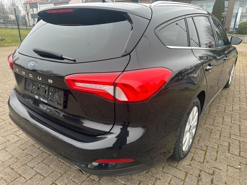 Gebraucht Ford Focus Cool & Connect 120 PS (88 kW) 2020 Obsidianschwarz metallic Kombi