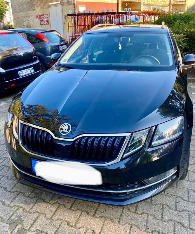 Schwarz Gebraucht 2017 Skoda Octavia Kombi | 10.200 € (Superpreis) - Bild 1/4