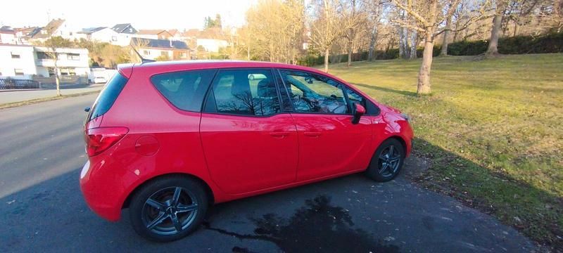 Second-hand Opel Meriva 2012 Roșu Monovolum