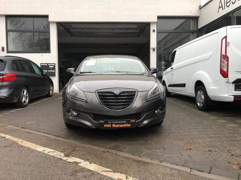 Grau Gebraucht 2014 Lancia Delta Limousine | 5.590 € (Fairer Preis) - Bild 1/1