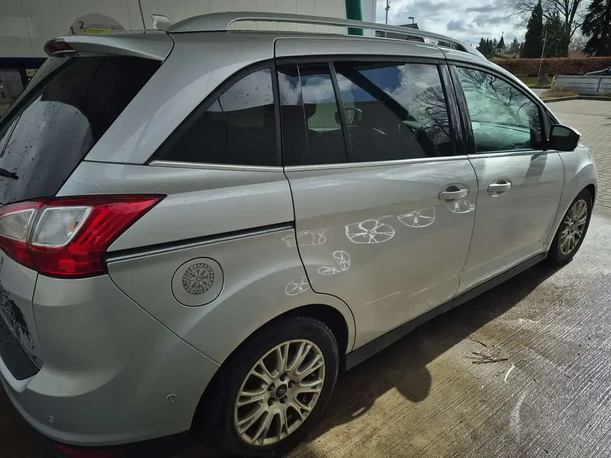 Gebraucht Ford Grand C-Max Titanium 150 PS (110 kW) 2017 Silber Van / Kleinbus
