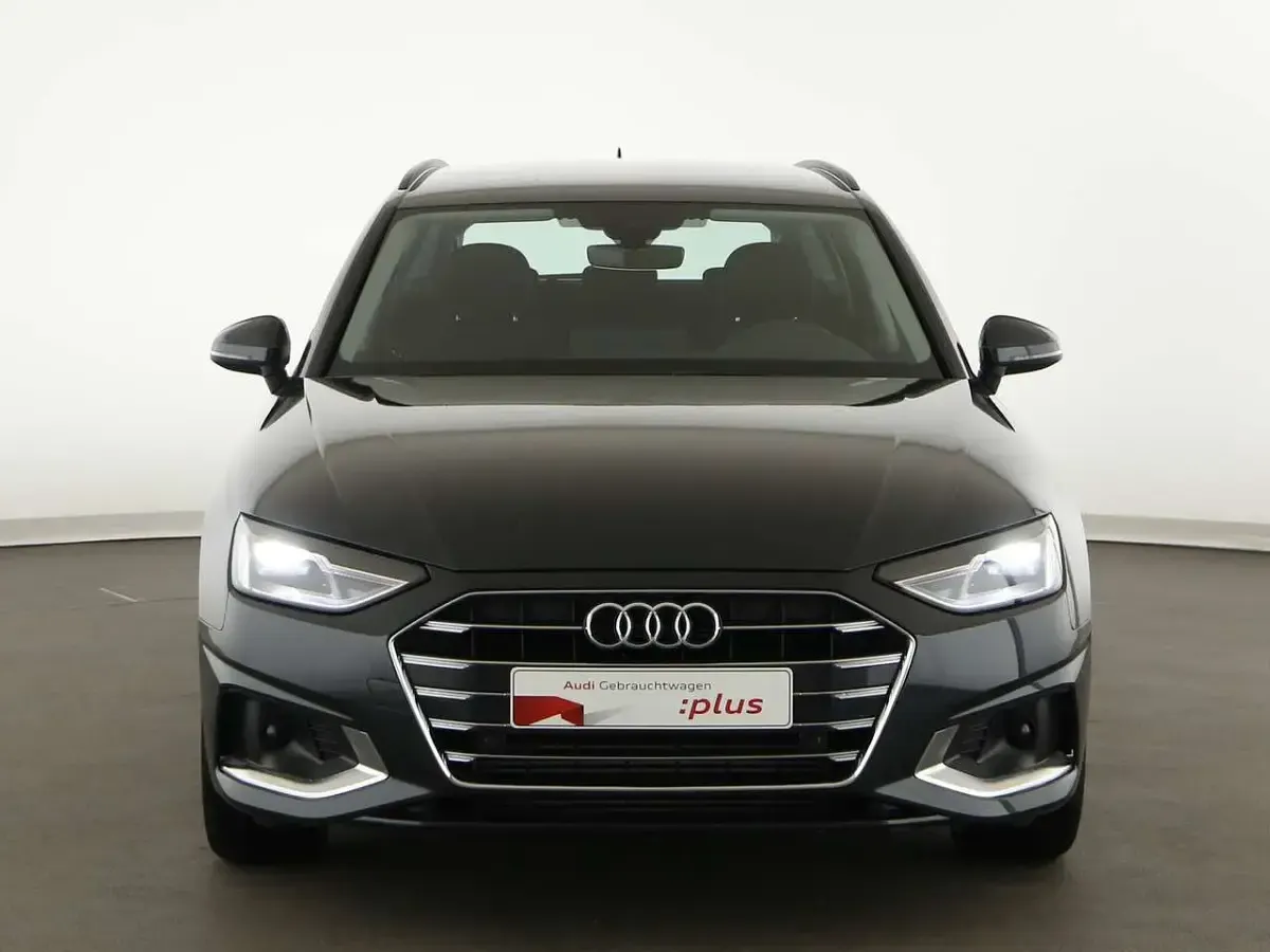 Używany Audi A4 Advanced Plus 150 KM (110 kW) 2023 Szary Kombi