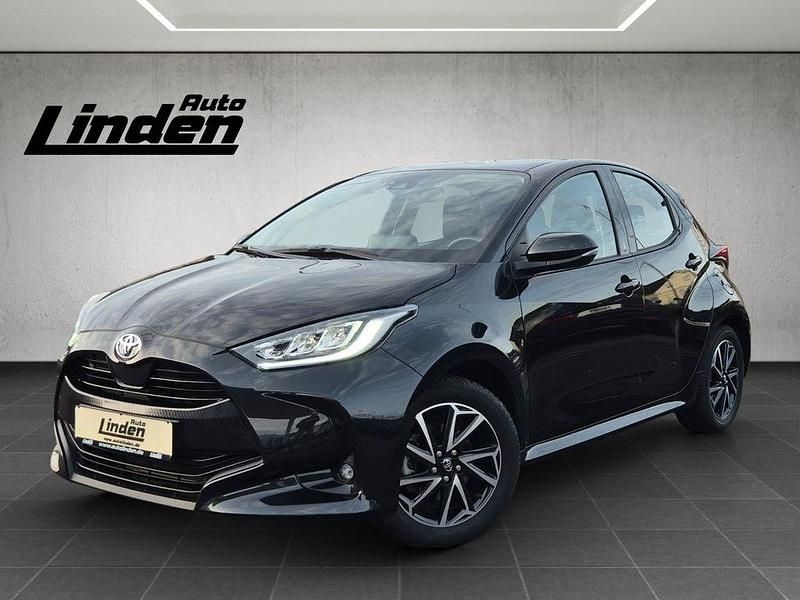 Schwarz Gebraucht 2023 Toyota Yaris Hybrid Team Limousine | 19.270 € (Guter Preis) - Bild 1/4