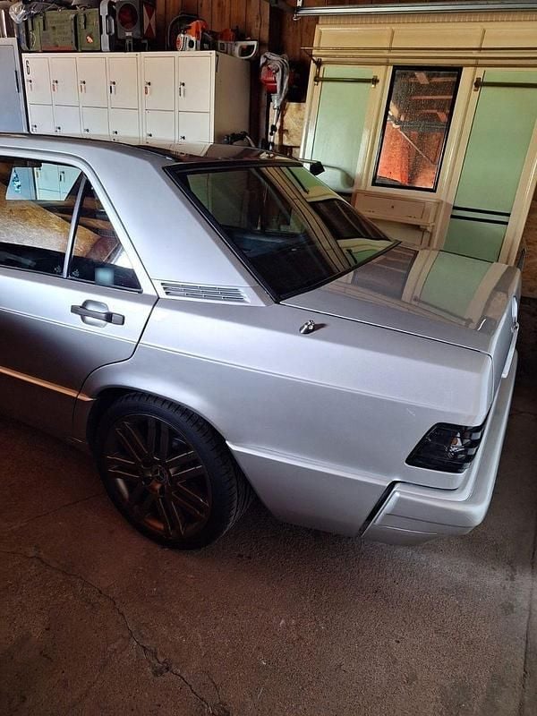 Gebraucht Mercedes 190 132 PS (97 kW) 1998 Silber Limousine