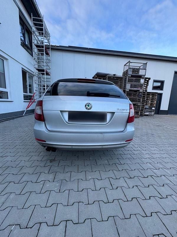 Gebraucht Skoda Superb Active 170 PS (125 kW) 2012 Silber Kombi