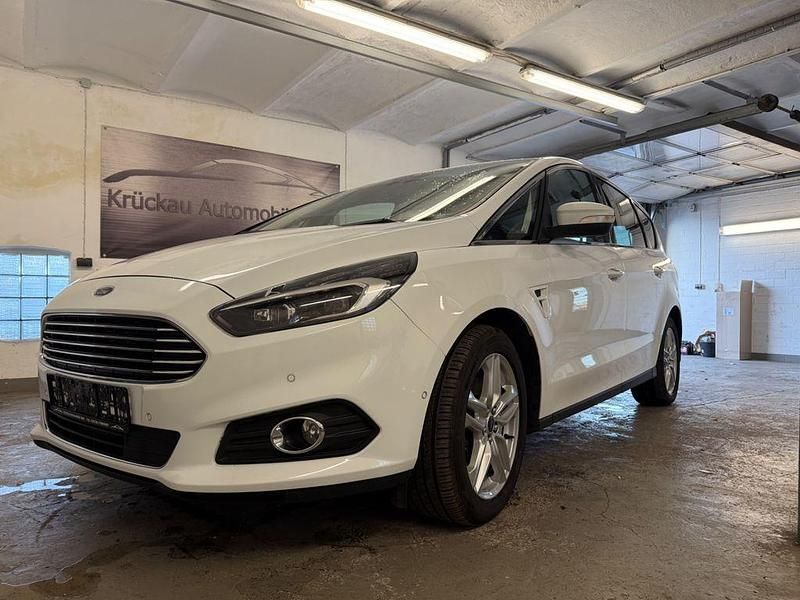 Weiß Gebraucht 2017 Ford S-MAX Titanium Van / Kleinbus | 15.990 € (Superpreis) - Bild 1/4