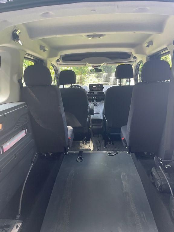 Grau Gebraucht 2019 Opel Combo Life Edition Van / Kleinbus | 21.400 € (Teuer) - Bild 1/4