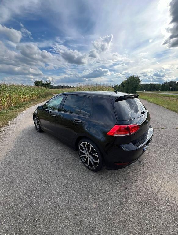 Gebraucht VW Golf VII Highline 150 PS (110 kW) 2016 Schwarz Limousine