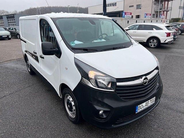 Gebraucht Opel Vivaro 120 PS (88 kW) 2018 Weiß Van / Kleinbus