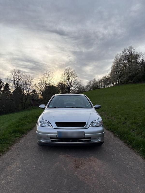 Second-hand Opel Astra 86 CP (63 kW) 2001 Argintiu Berlinǎ
