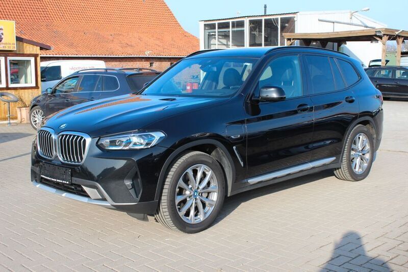 Schwarz Gebraucht 2022 BMW X3 Sport Line SUV | 27.990 € - Bild 1/4