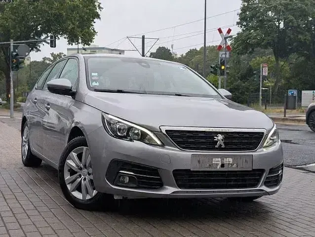 Gebraucht Peugeot 308 SW Active 109 PS (80 kW) 2020 Grau Kombi