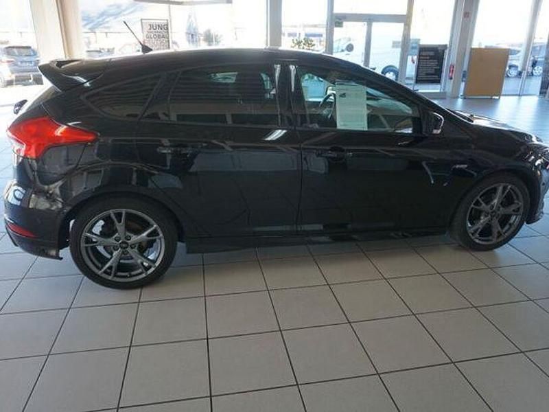 Gebraucht Ford Focus ST-Line 140 PS (102 kW) 2018 Schwarz Limousine