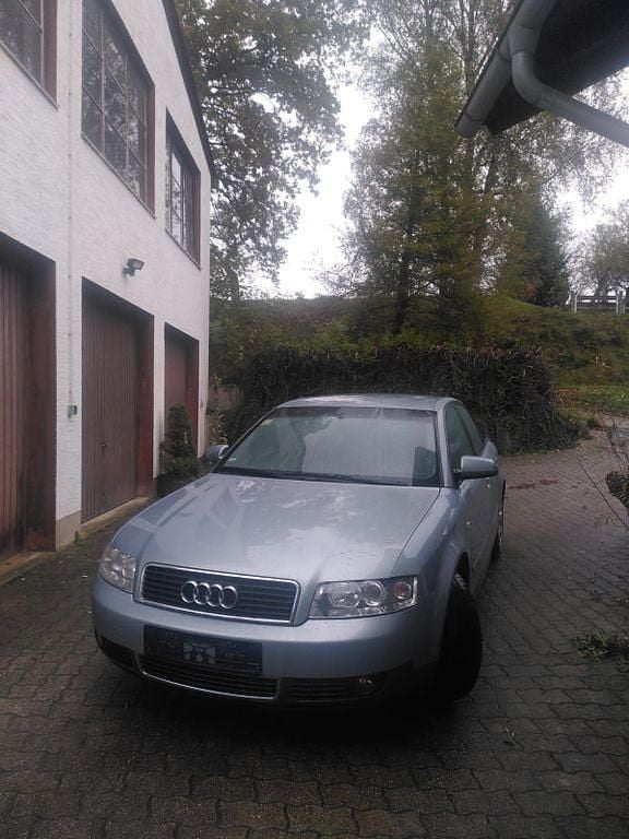 Silber Gebraucht 2002 Audi A4 Limousine | 1.500 € (Guter Preis) - Bild 1/4