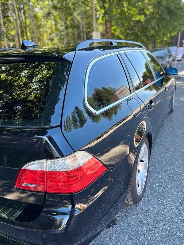 Gebraucht BMW 520 177 PS (130 kW) 2008 Schwarz Kombi